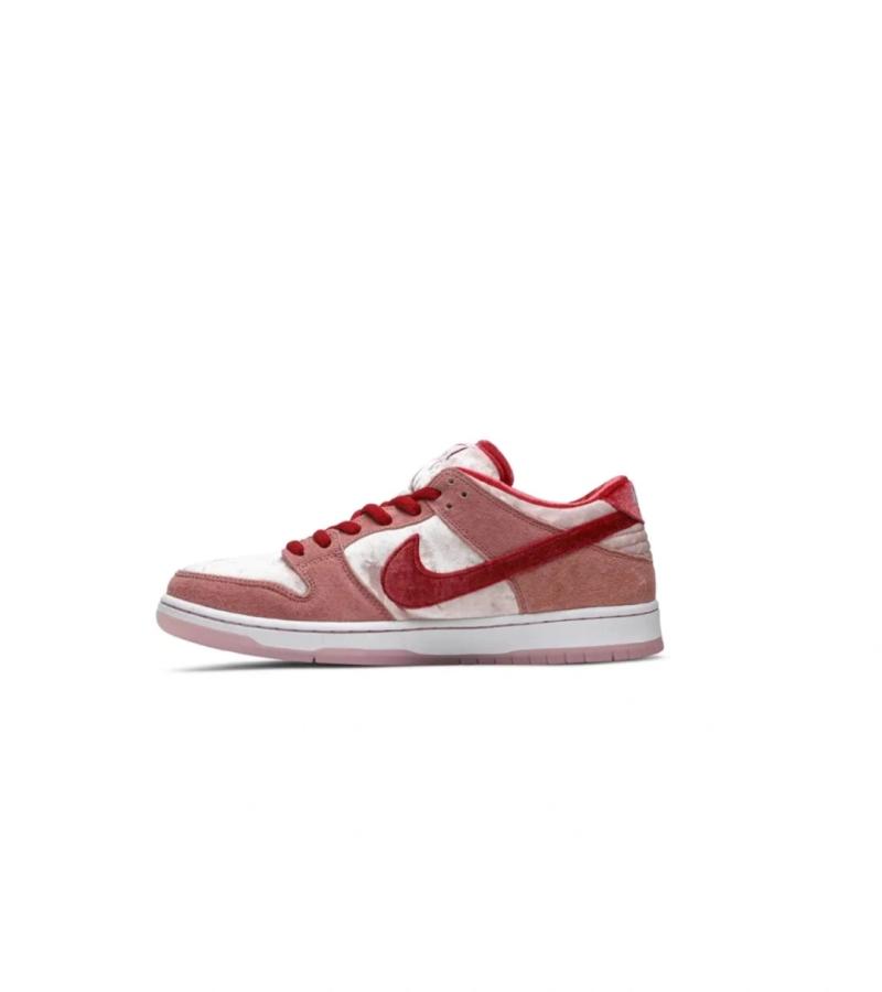 SB DUNK STRANGE LOVE